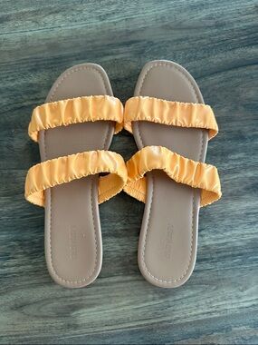 Old Navy Yellow Ruched Double-Strap Slide Sandals